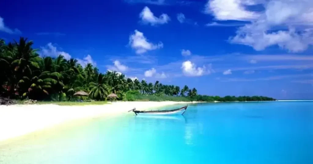 Pantai: Keindahan Pasir dan Laut