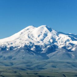 Gunung Elbrus Rusia