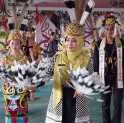 Desa Adat Dayak Benawan