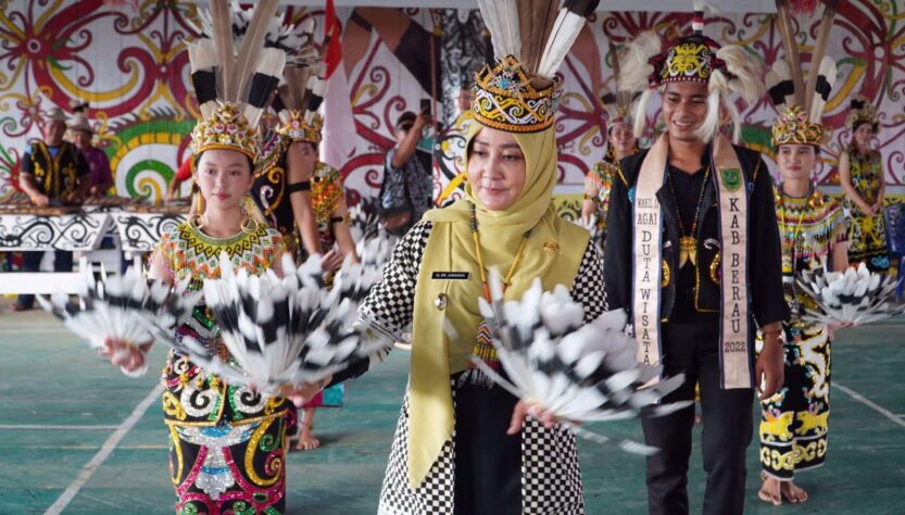 Desa Adat Dayak Benawan